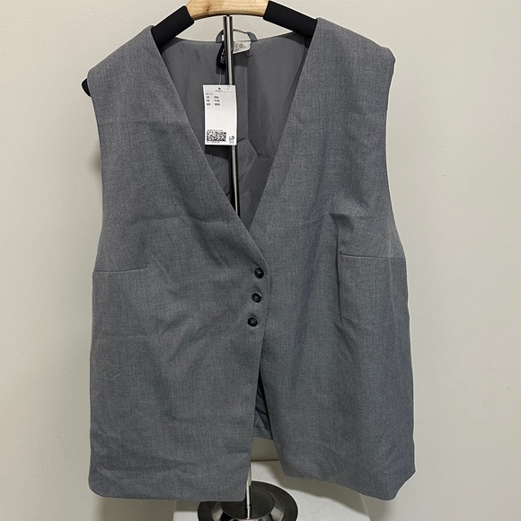 H&M Gray Sleeveless Vest Top - Picture 3 of 7